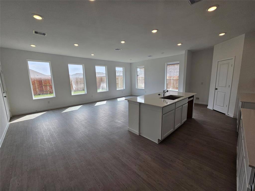 Angleton, TX 77515,415 Robin ST