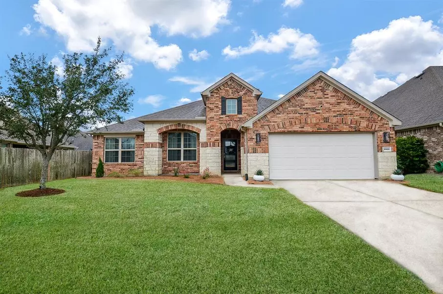 9905 White Oak LN, Brookshire, TX 77423