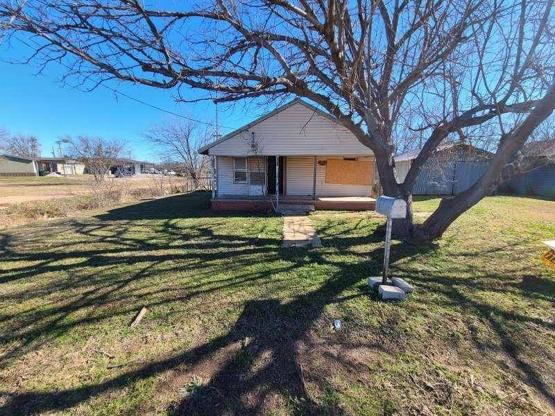 522 N Illinois ST, Electra, TX 76360