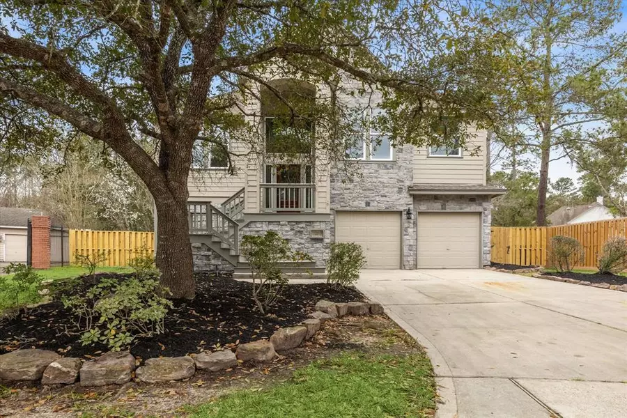 27 Larks Aire PL, The Woodlands, TX 77381