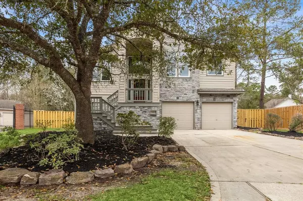 27 Larks Aire PL, The Woodlands, TX 77381