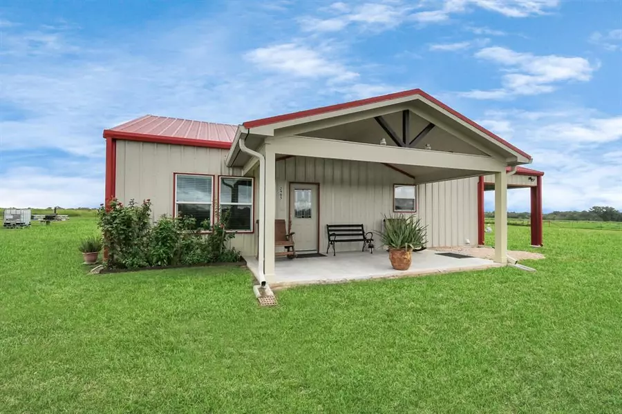 2905 County Road 208, Hallettsville, TX 77964