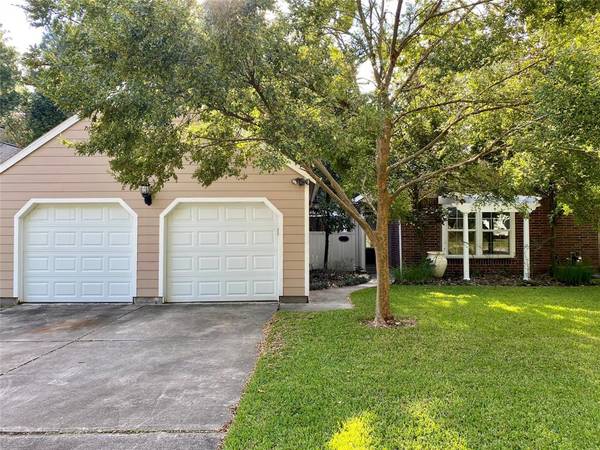 110 W High Oaks CIR, Spring, TX 77380