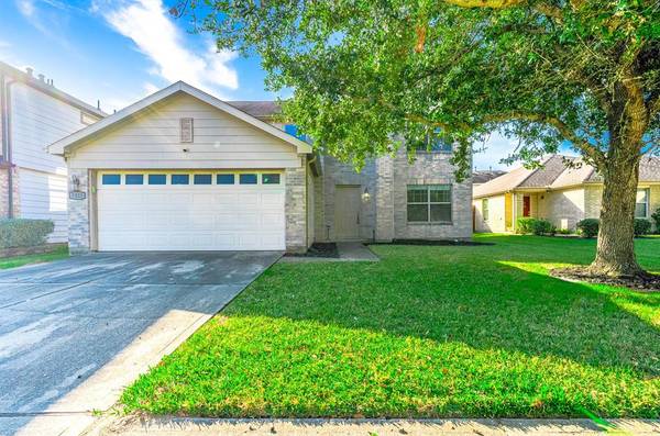 7923 Owl LN, Baytown, TX 77523