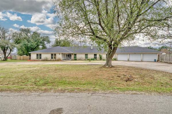 601 W Magnolia ST, Madisonville, TX 77864