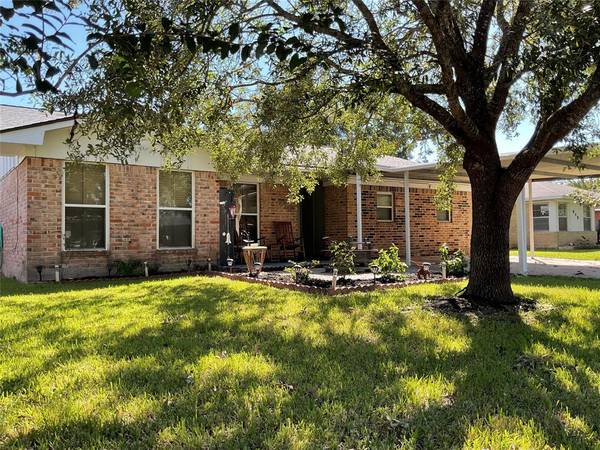 216 Swift ST, Angleton, TX 77515