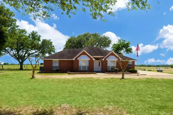 10046 Kulow RD,  Sealy,  TX 77474