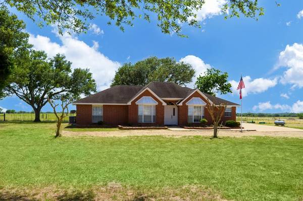 10046 Kulow RD, Sealy, TX 77474