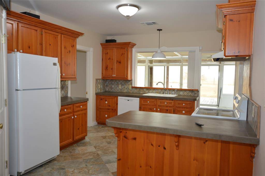 Ledbetter, TX 78946,212 Waldeck RD