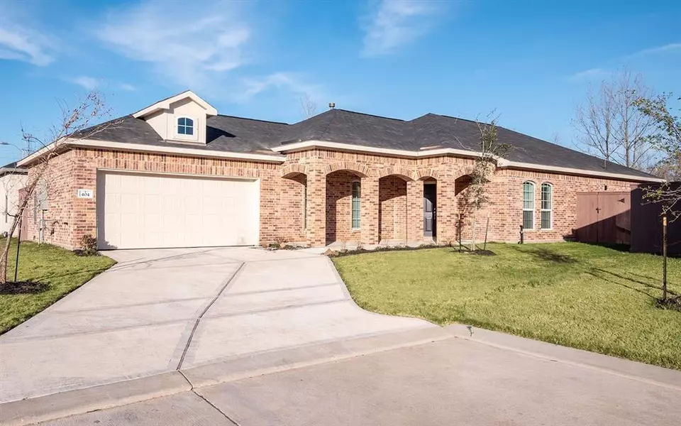 404 Flycatcher CT, Clute, TX 77531