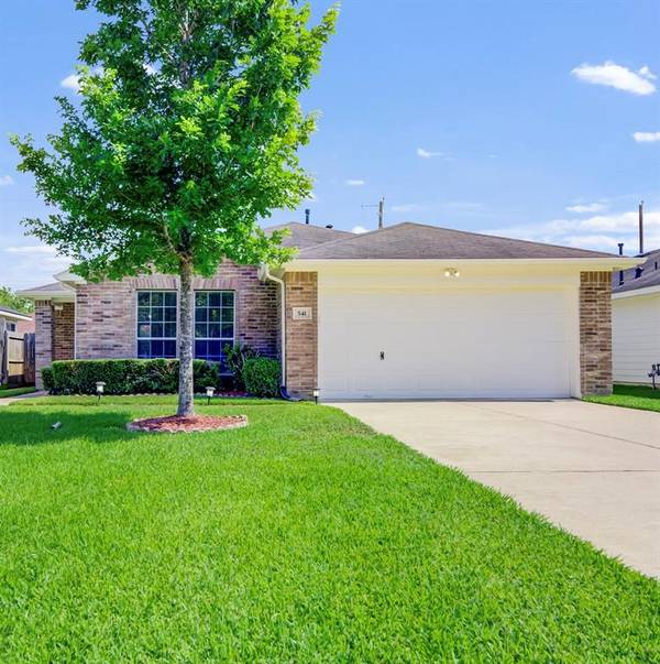 541 E Coombs ST, Alvin, TX 77511