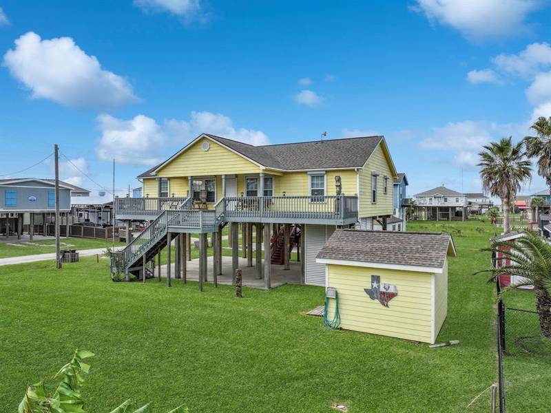 906 Meynig DR, Crystal Beach, TX 77650