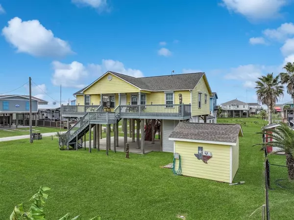 906 Meynig DR, Crystal Beach, TX 77650