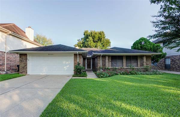 3322 Larkwood LN, Sugar Land, TX 77479