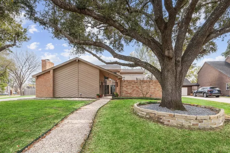 6803 Sir William CT, Spring, TX 77379