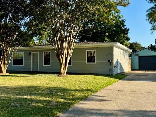 1425 4th AVE N, Texas City, TX 77590