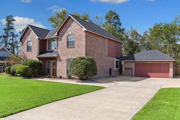 17 Finetta LN, Alvin, TX 77511