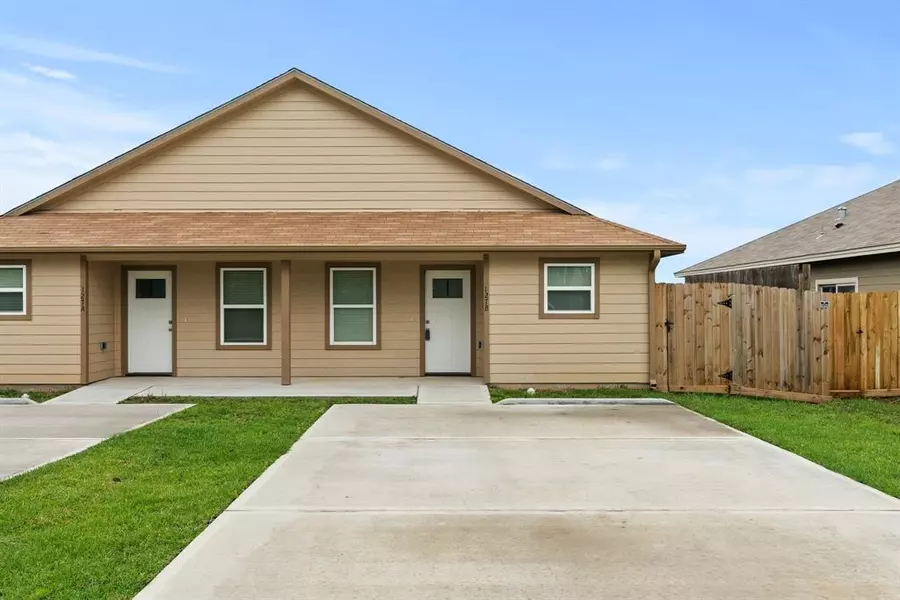 110B South Bend Ct, Willis, TX 77378