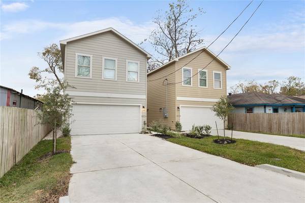 8811 Prairie View Drive #B, Houston, TX 77088