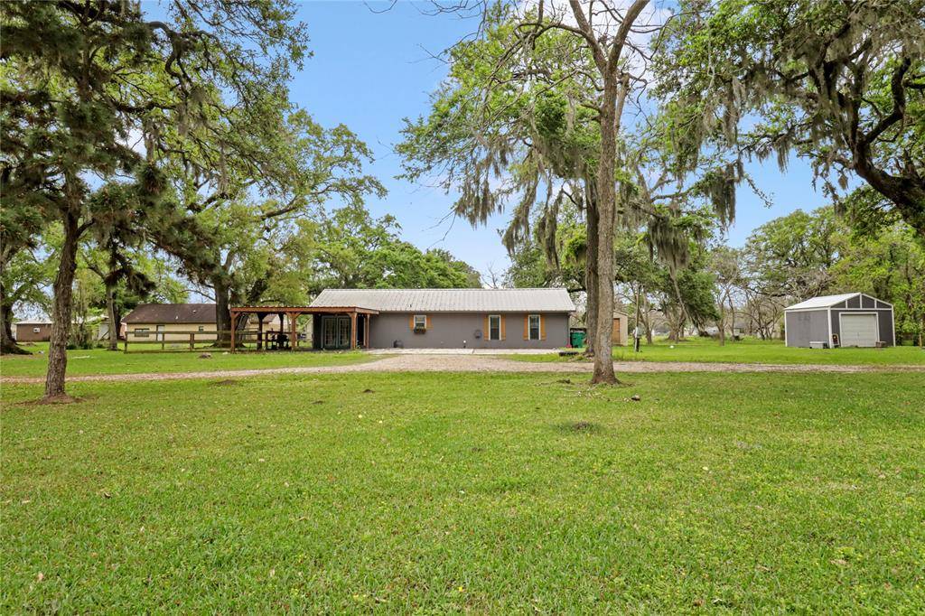 118 Dutch Lake CT, Oyster Creek, TX 77541