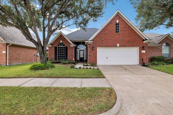 51 Parkway PL, Jersey Village, TX 77040