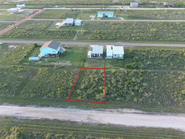 380 W Live Oak LN, Rockport, TX 78382