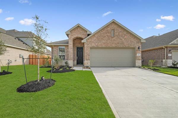 8406 Hunterwyck LN, Baytown, TX 77521