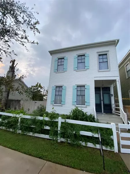 2121 Avenue K #UP, Galveston, TX 77550