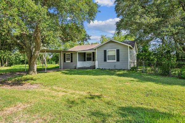 1302 Merchant ST, El Campo, TX 77437