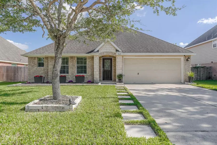 3621 Oak Crossing DR, Pearland, TX 77581