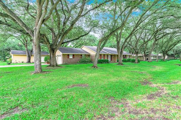 2410 Mary ST, Alvin, TX 77511