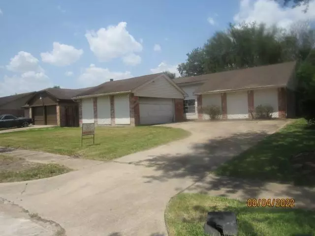 8418 Bird Run DR, Houston, TX 77489