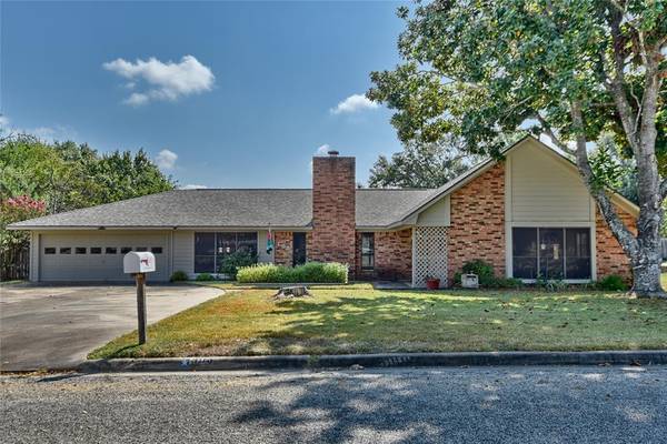 103 Bluebonnet DR, Bellville, TX 77418