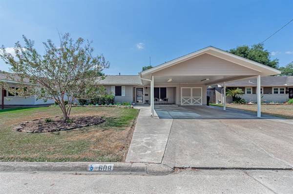 608 S 16th ST, Nederland, TX 77627