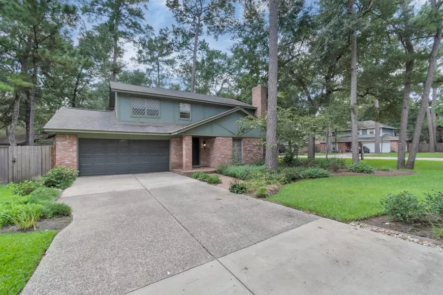 2 Coralberry CT, The Woodlands, TX 77381