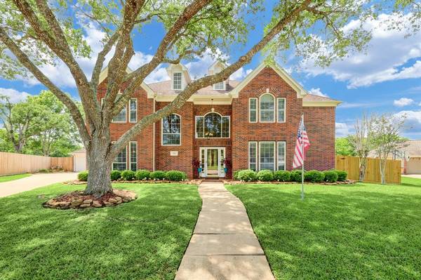 712 Stonecreek CIR, Friendswood, TX 77546