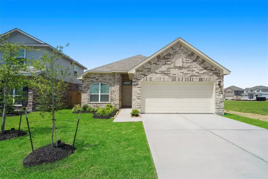 304 Amy ST, Angleton, TX 77515