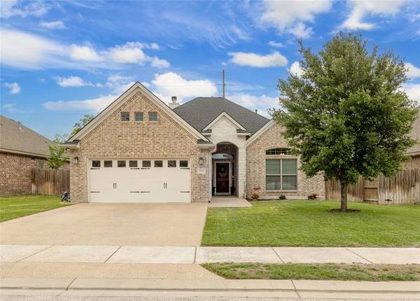 2628 Forest Oaks DR, College Station, TX 77845