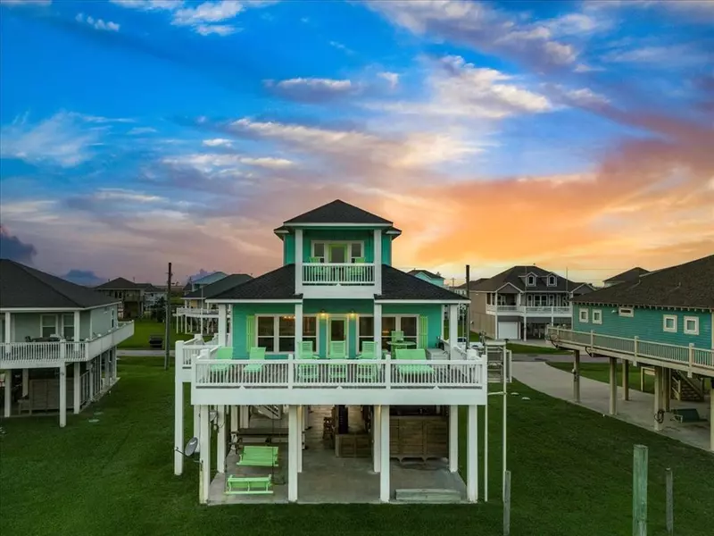 3212 Sea Castle DR, Crystal Beach, TX 77650