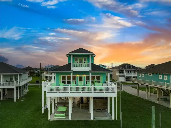 3212 Sea Castle DR, Crystal Beach, TX 77650