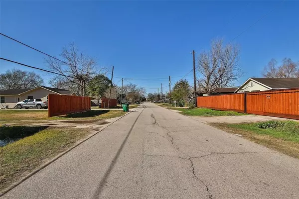 0 W Rittenhouse, Houston, TX 77091