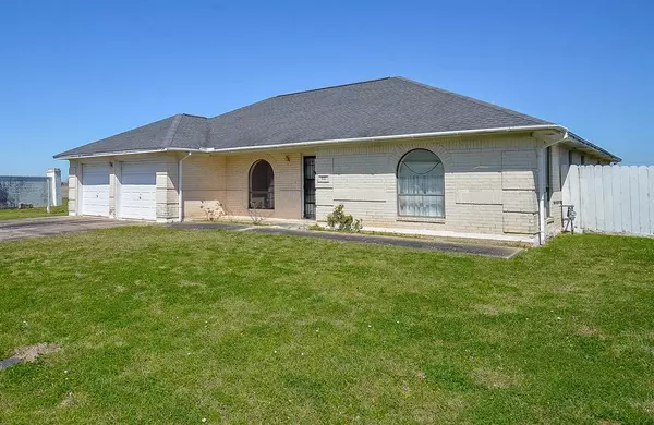 512 Town And Country DR, El Campo, TX 77437