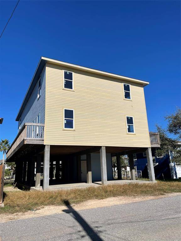 106 Bayou Vista DR, Hitchcock, TX 77563