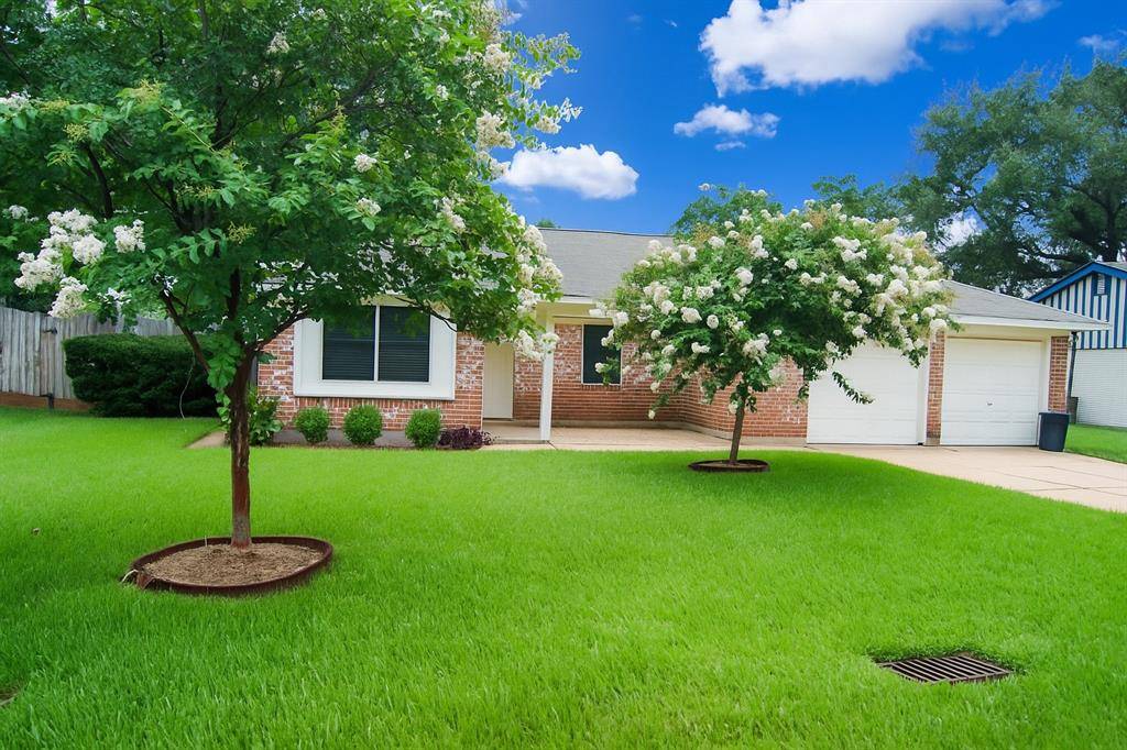3903 Dolphin LN, La Porte, TX 77571