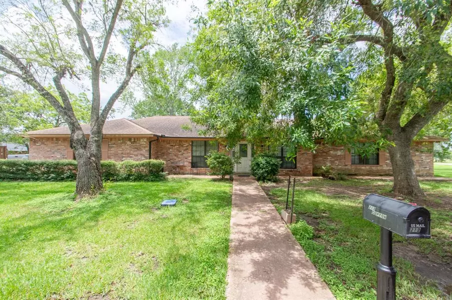 213 Gupton LN, West Columbia, TX 77486