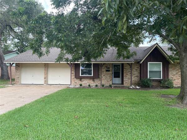 519 Sycamore ST, Lake Jackson, TX 77566