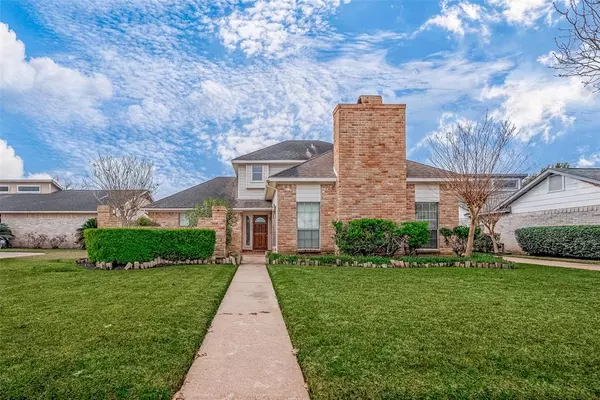 2906 Arrowhead DR, Sugar Land, TX 77479