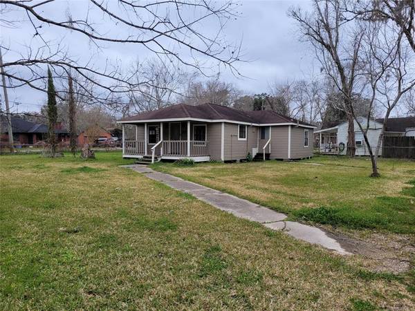 166 Sycamore ST, Richwood, TX 77531