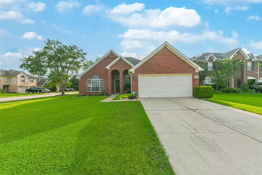 3110 Hammerwood CIR, Pearland, TX 77584