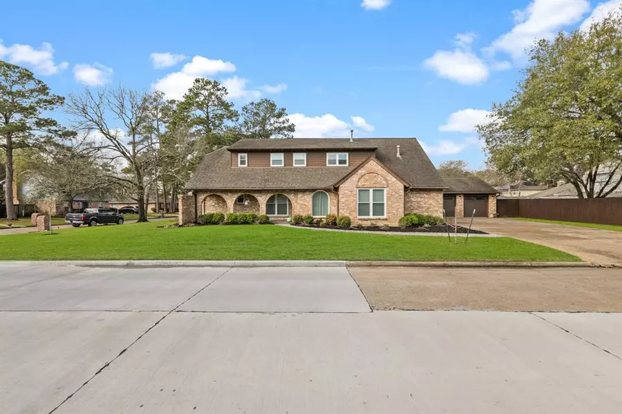 8202 Renmark LN, Houston, TX 77070